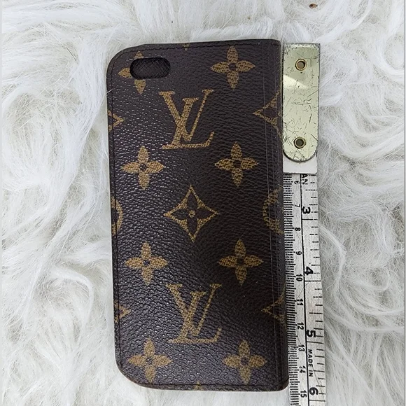 Monogram Canvas IPhone  AccessoryProduct - Picture 3 of 12